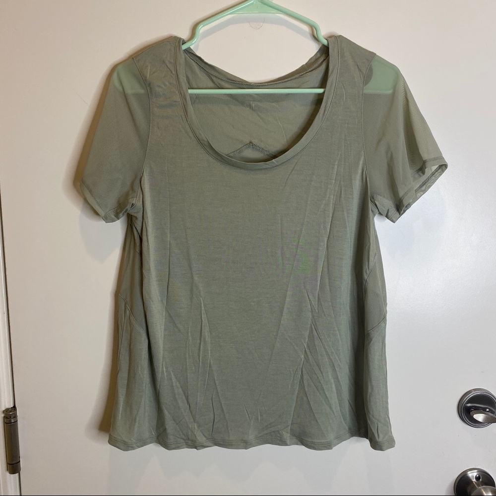 Alo yoga workout tee